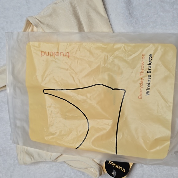 Truekind Everyday Throw-on Wireless Bralette - Picture 5 of 7